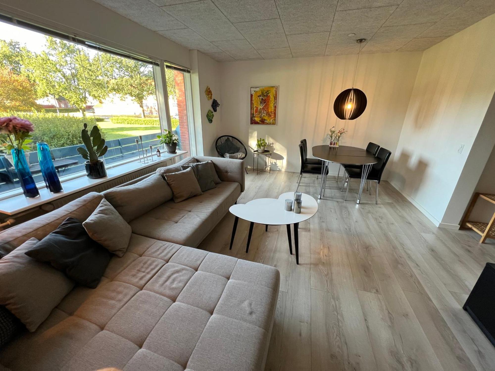Nyrenoveret Lejlighed Med Balkon Og Parkering Έσμπιεργκ Εξωτερικό φωτογραφία